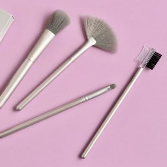 ♦️$10 ADD ON / BNIB Pivotal Cosmetics 4-piece Makeup Brush Set - Picture 1 of 3